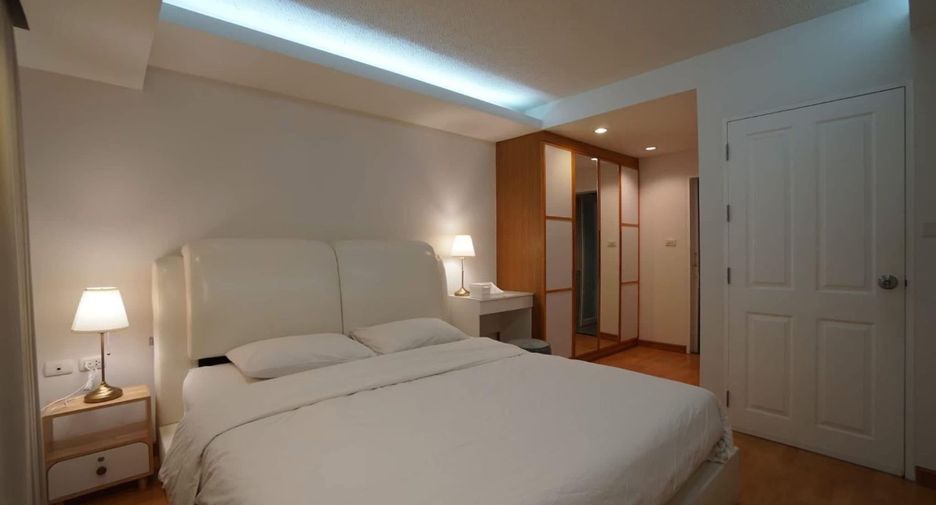 For rent 2 bedrooms condo in Watthana, Bangkok
