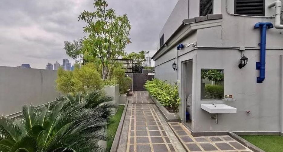 For rent 2 bedrooms condo in Watthana, Bangkok