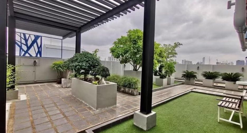 For rent 2 bedrooms condo in Watthana, Bangkok