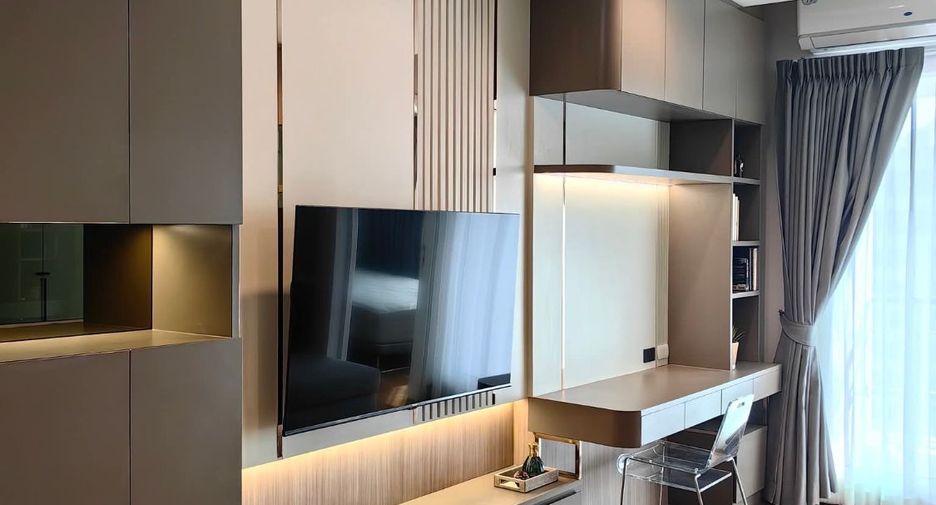 For rent 2 bedrooms condo in Watthana, Bangkok