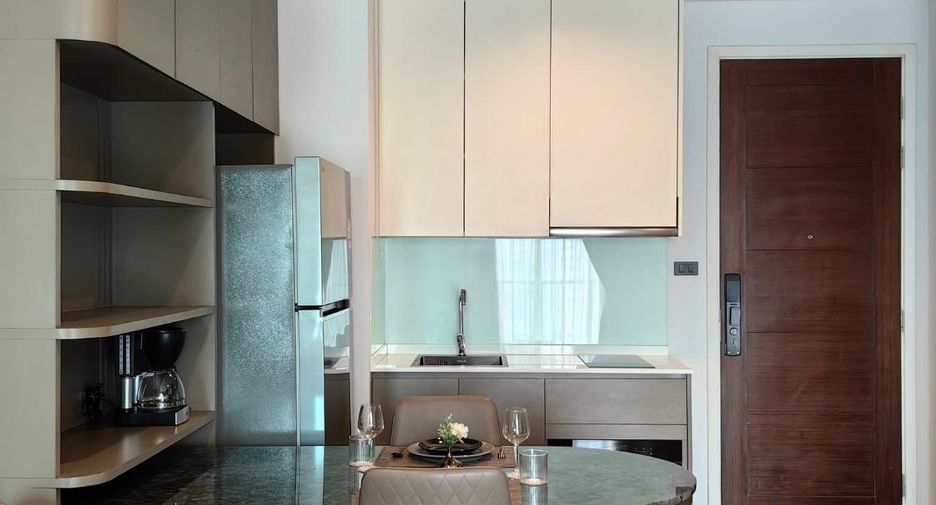For rent 2 bedrooms condo in Watthana, Bangkok