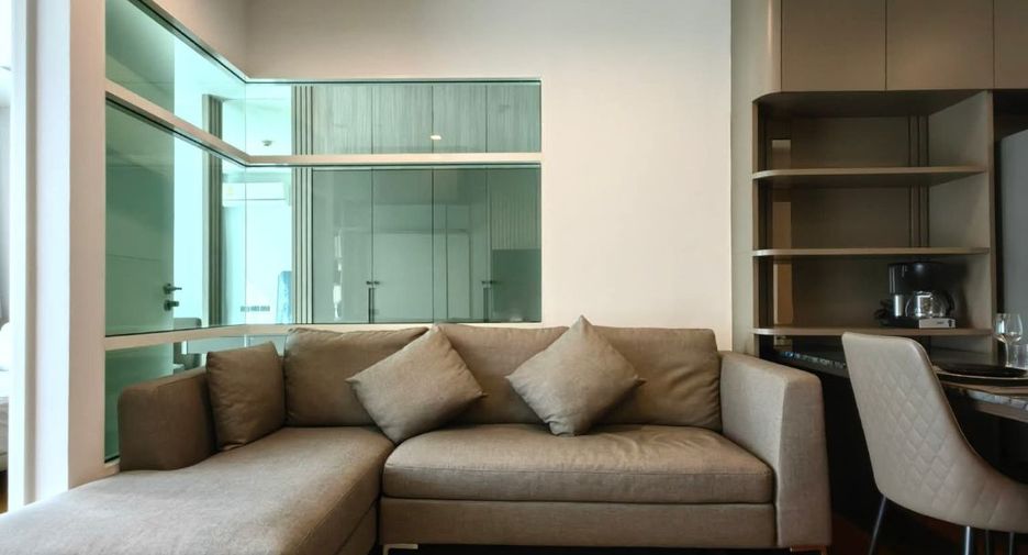 For rent 2 bedrooms condo in Watthana, Bangkok