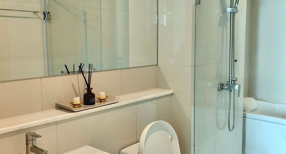 For rent 2 bedrooms condo in Watthana, Bangkok