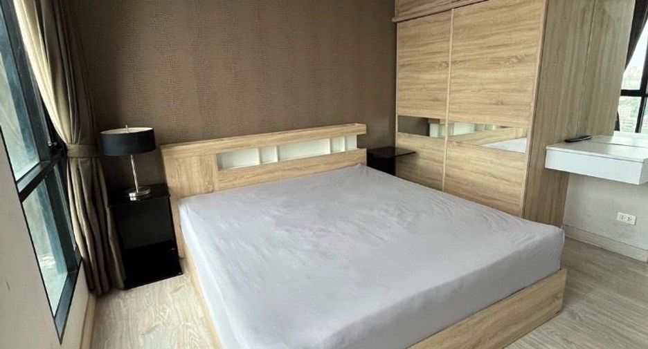 For rent 2 bedrooms condo in Watthana, Bangkok