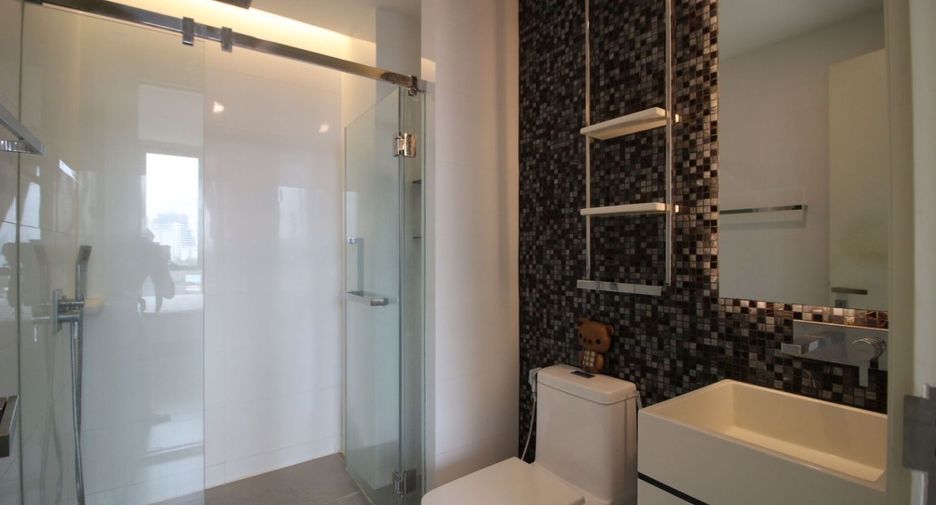 For rent 2 bedrooms condo in Watthana, Bangkok