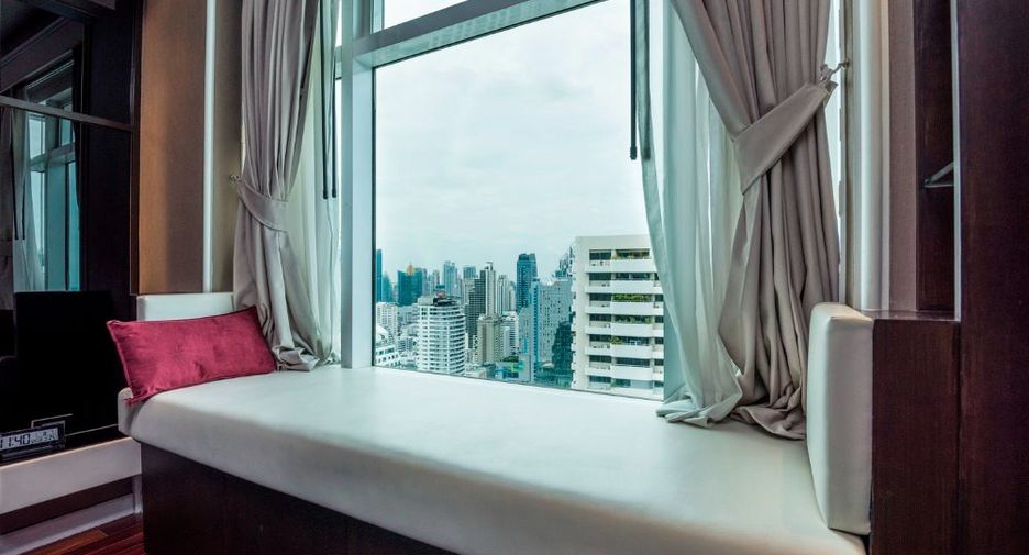For rent 2 bedrooms condo in Watthana, Bangkok