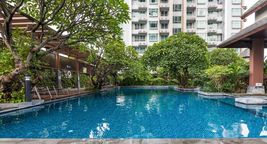For rent 2 bedrooms condo in Watthana, Bangkok