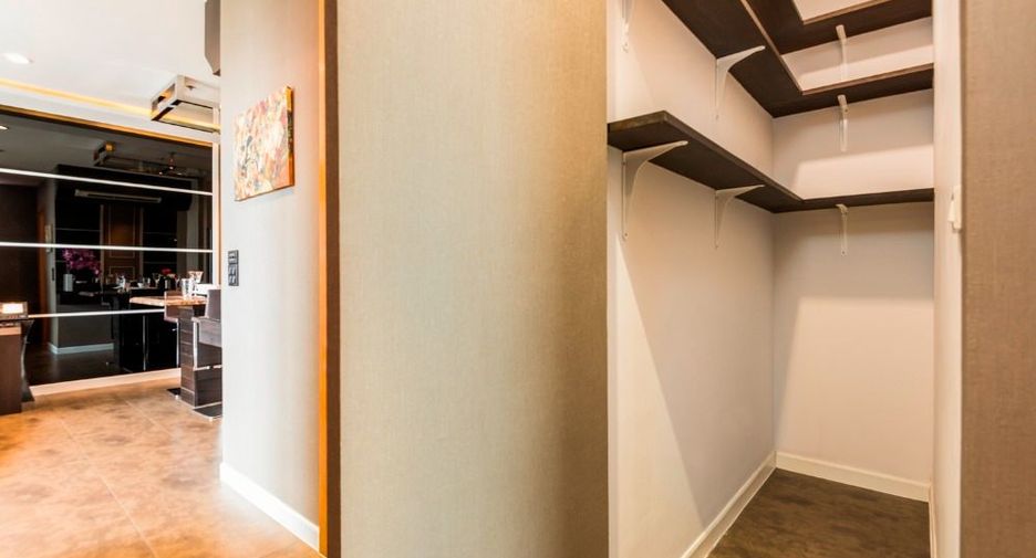 For rent 2 bedrooms condo in Watthana, Bangkok