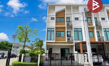 Casa adosada en venta de 3 habitaciones en Prawet, Bangkok