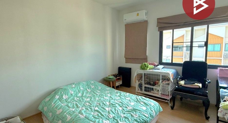 Casa adosada en venta de 3 habitaciones en Prawet, Bangkok