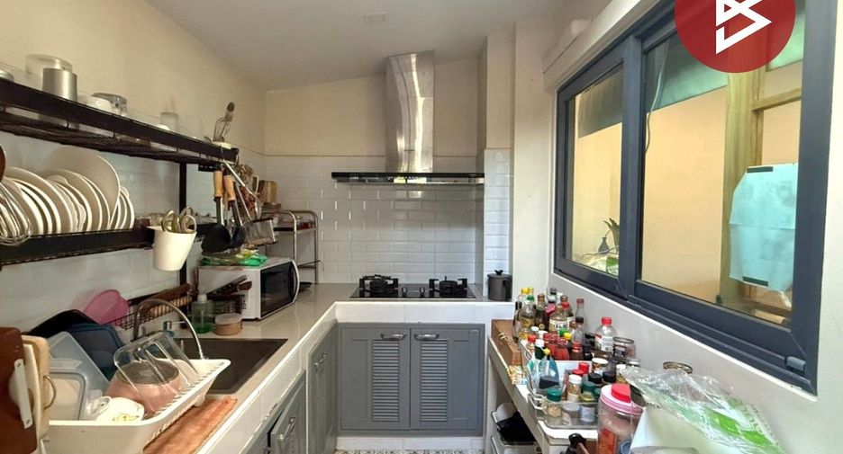 Casa adosada en venta de 3 habitaciones en Prawet, Bangkok