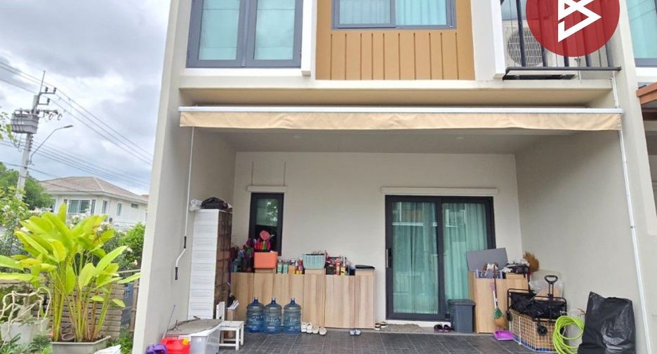 Casa adosada en venta de 3 habitaciones en Prawet, Bangkok