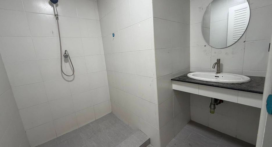 For rent and for sale 8 bedrooms house in Bang Lamung, Chonburi