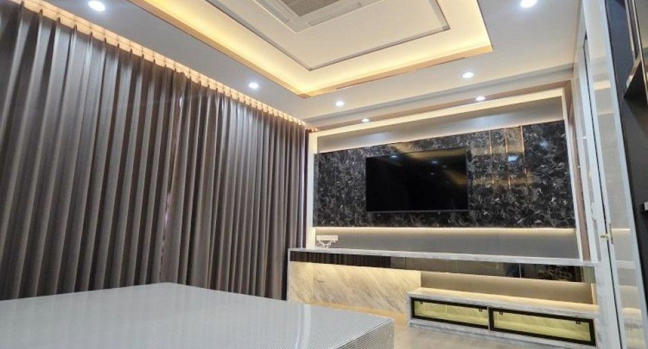 For sale 3 bedrooms retail Space in Mueang Nakhon Pathom, Nakhon Pathom