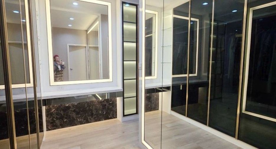 For sale 3 bedrooms retail Space in Mueang Nakhon Pathom, Nakhon Pathom