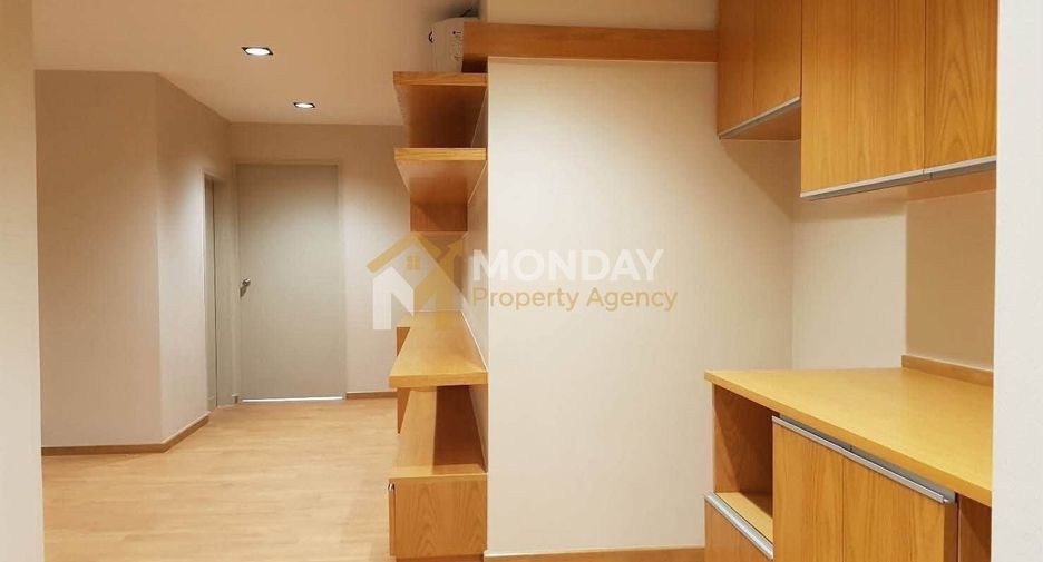 For rent 3 bedrooms condo in Bang Rak, Bangkok