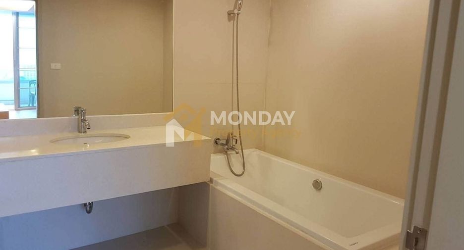 For rent 3 bedrooms condo in Bang Rak, Bangkok