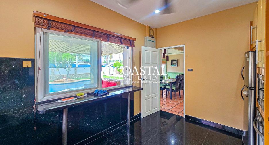 For rent 4 bedrooms house in Bang Lamung, Chonburi