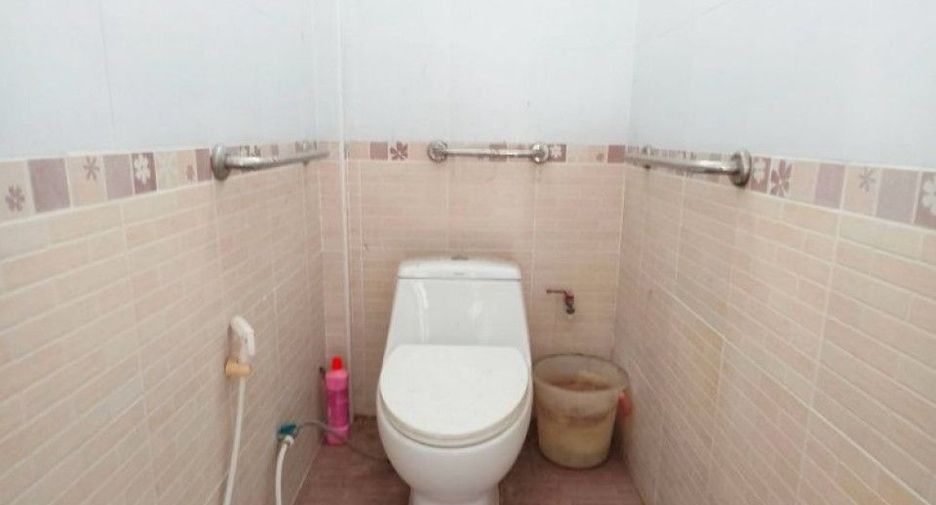 For sale 2 bedrooms townhouse in Krathum Baen, Samut Sakhon