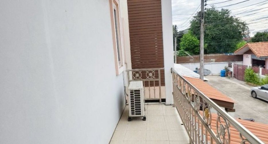 For sale 2 bedrooms townhouse in Krathum Baen, Samut Sakhon