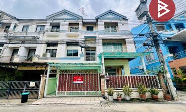 À vendre 6 chambres maison de ville à Wang Thonglang, Bangkok