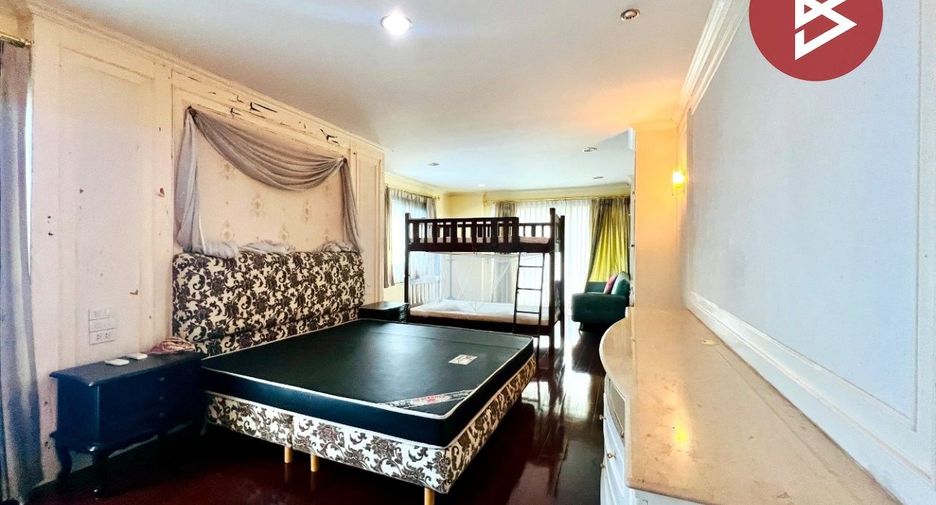 À vendre 6 chambres maison de ville à Wang Thonglang, Bangkok