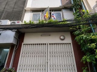 Local comercial en venta de 3 habitaciones en Bang Rak, Bangkok
