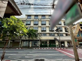 Local comercial en venta de 3 habitaciones en Bang Rak, Bangkok