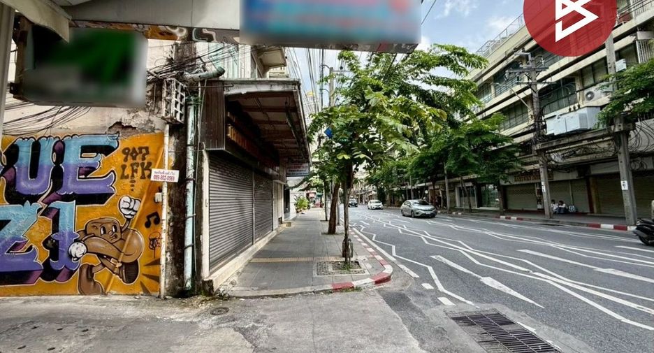 Local comercial en venta de 3 habitaciones en Bang Rak, Bangkok