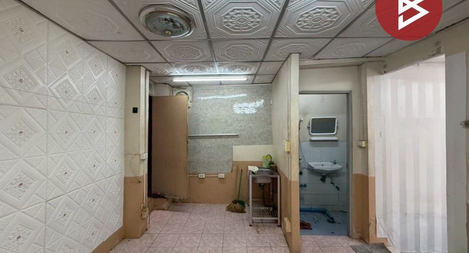 Local comercial en venta de 3 habitaciones en Bang Rak, Bangkok