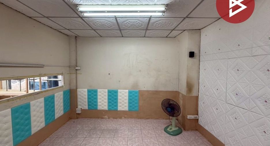 Local comercial en venta de 3 habitaciones en Bang Rak, Bangkok