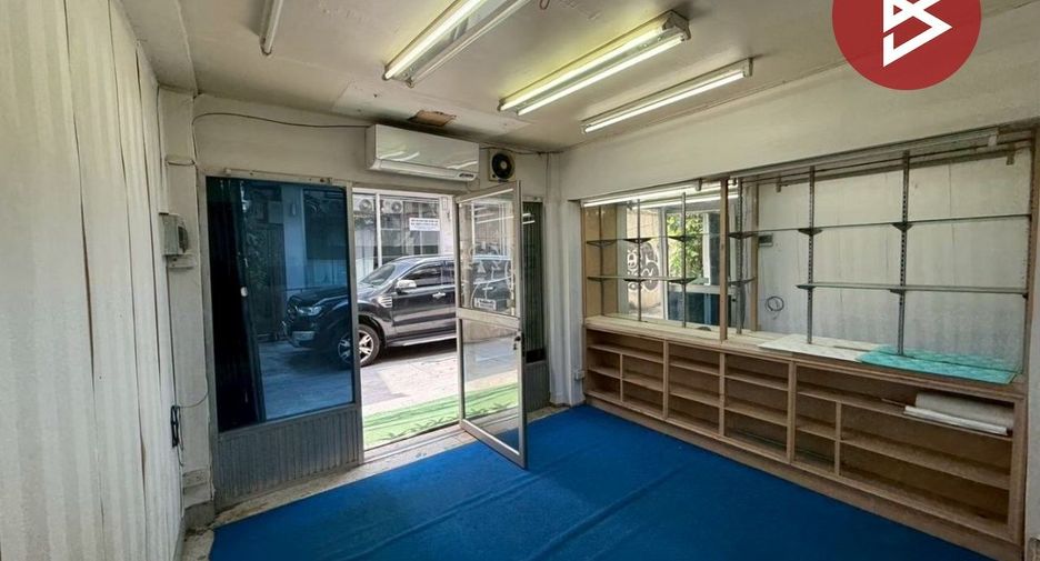 Local comercial en venta de 3 habitaciones en Bang Rak, Bangkok