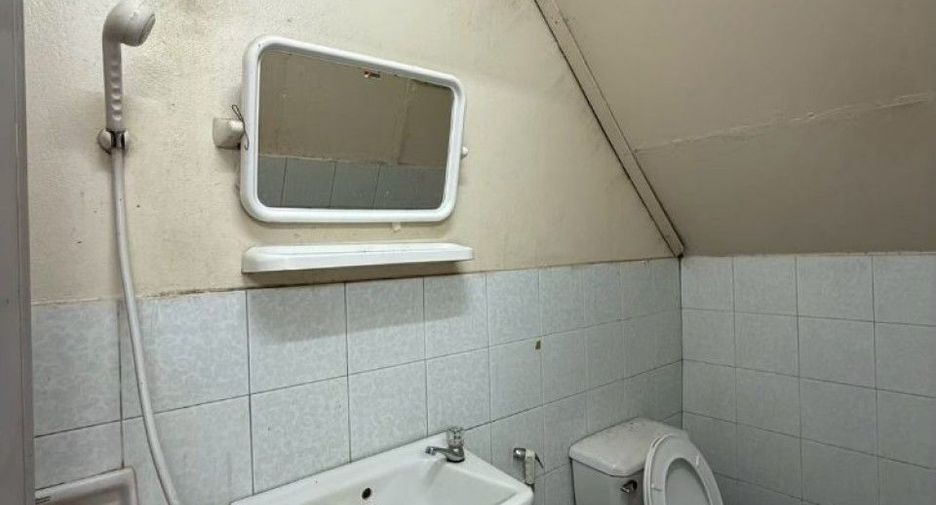 Local comercial en venta de 3 habitaciones en Bang Rak, Bangkok