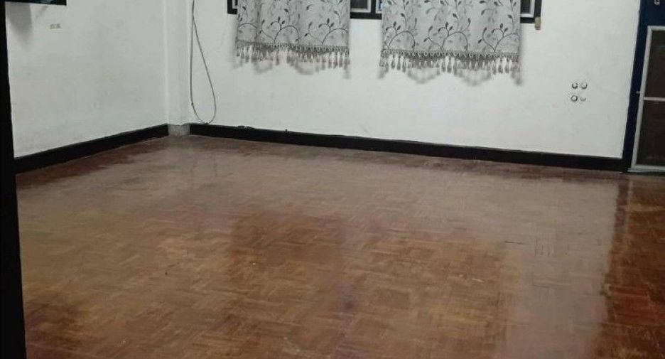 À vendre 2 chambres maison de ville à Bang Pakong, Chachoengsao