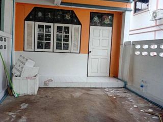 À vendre 2 chambres maison de ville à Bang Pakong, Chachoengsao