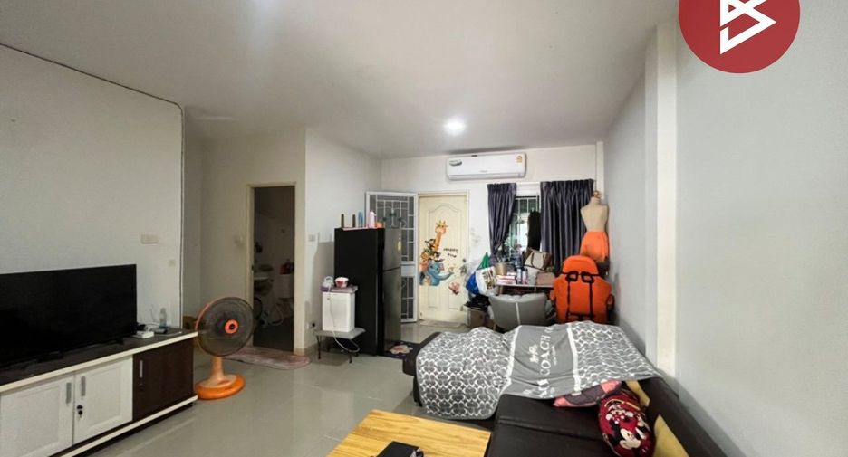 For sale 3 ベッドルーム townhouse in Sam Phran, Nakhon Pathom