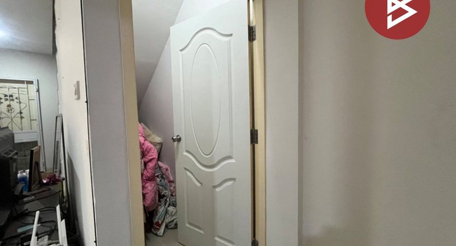 For sale 3 ベッドルーム townhouse in Sam Phran, Nakhon Pathom