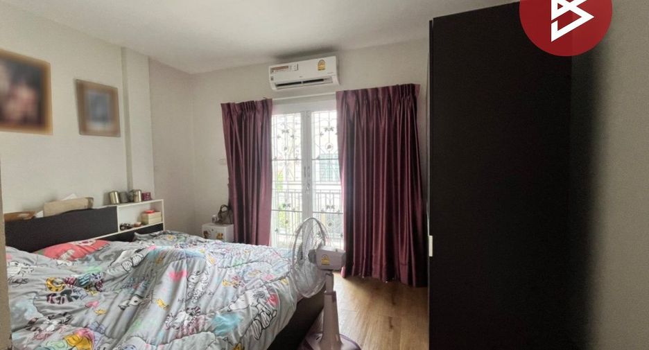 For sale 3 ベッドルーム townhouse in Sam Phran, Nakhon Pathom