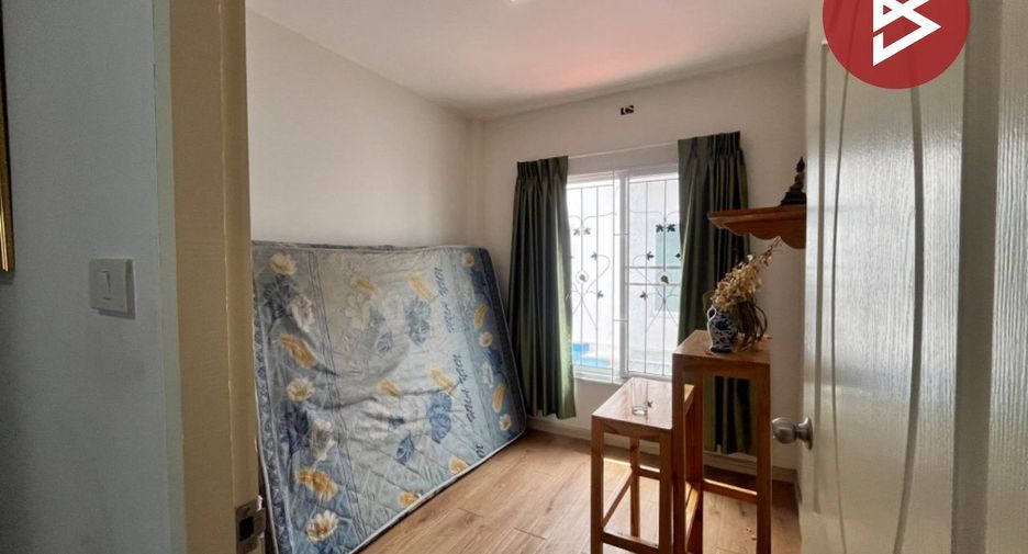 For sale 3 ベッドルーム townhouse in Sam Phran, Nakhon Pathom