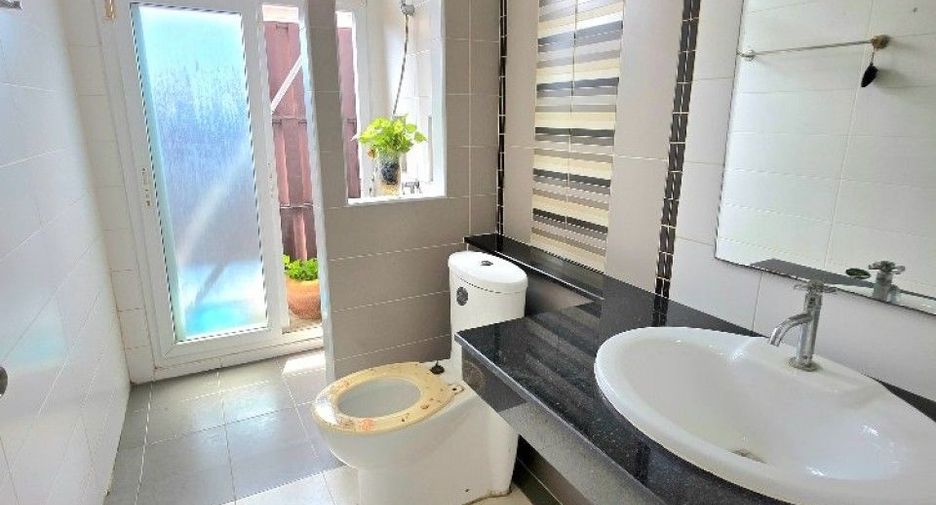 For sale 4 bedrooms house in Bang Lamung, Chonburi