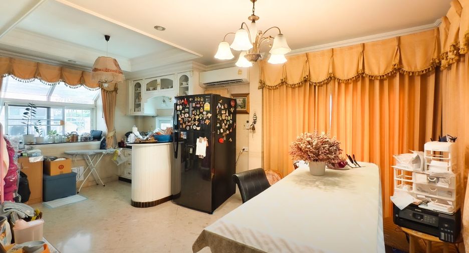 Haus zum Kauf mit 3 Zimmer in Bang Na, Bangkok