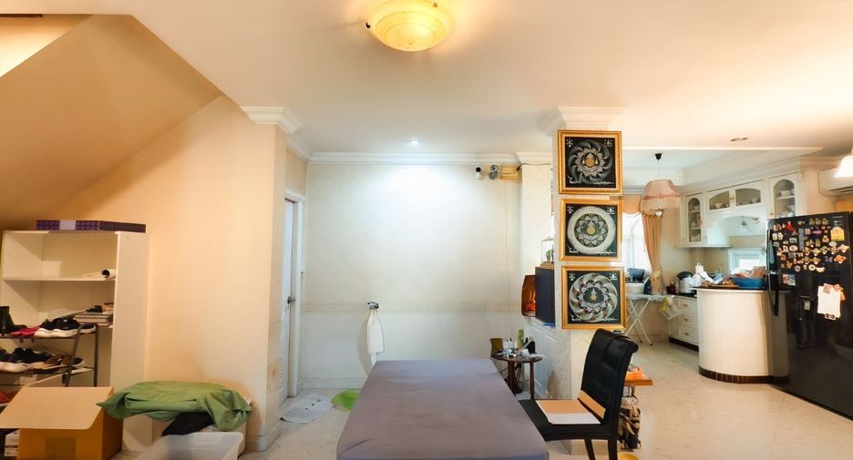 Haus zum Kauf mit 3 Zimmer in Bang Na, Bangkok