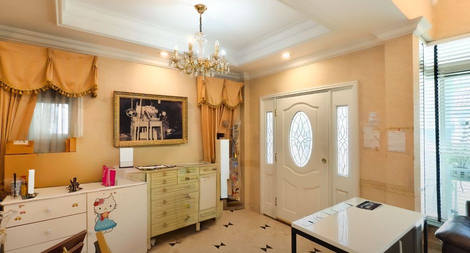 Haus zum Kauf mit 3 Zimmer in Bang Na, Bangkok