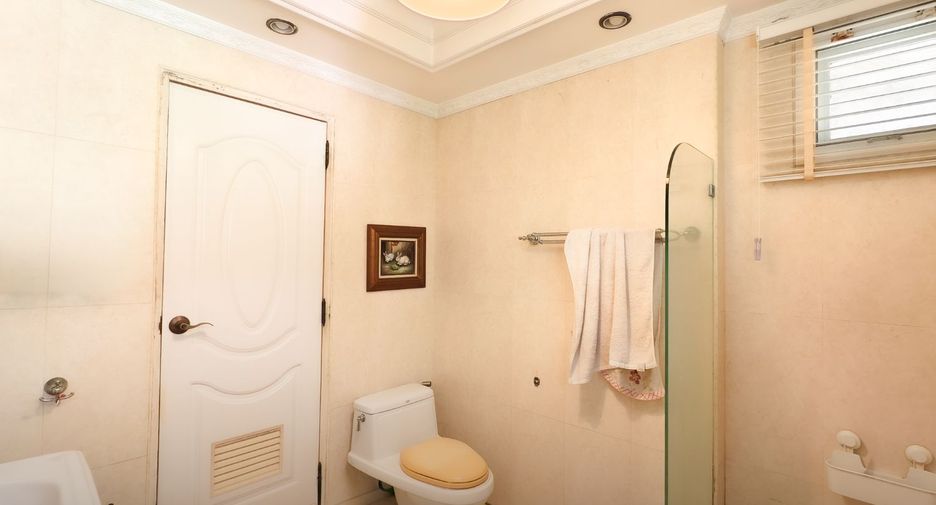 Haus zum Kauf mit 3 Zimmer in Bang Na, Bangkok