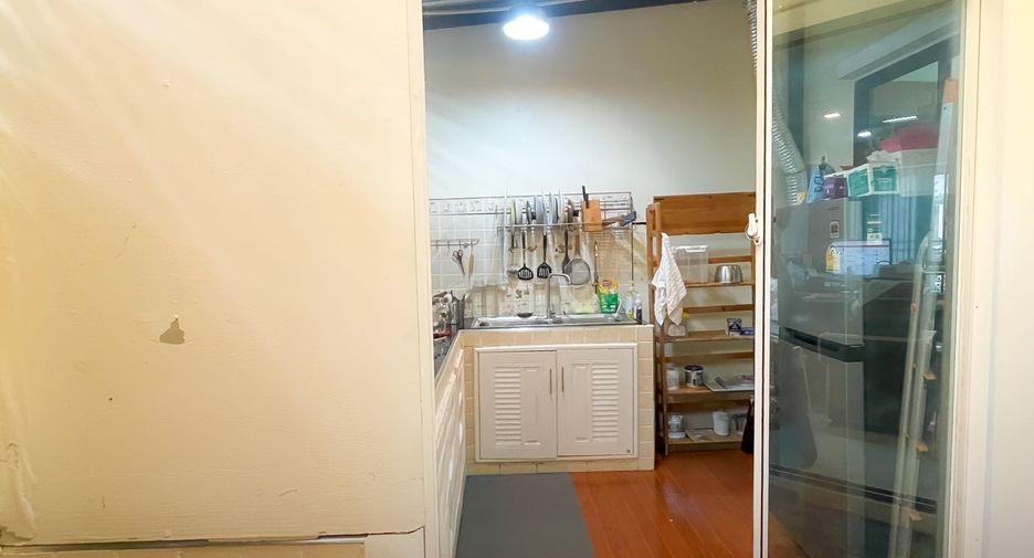 À vendre 3 chambres maison de ville à Saphan Sung, Bangkok