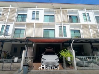 Casa adosada en venta de 3 habitaciones en Saphan Sung, Bangkok