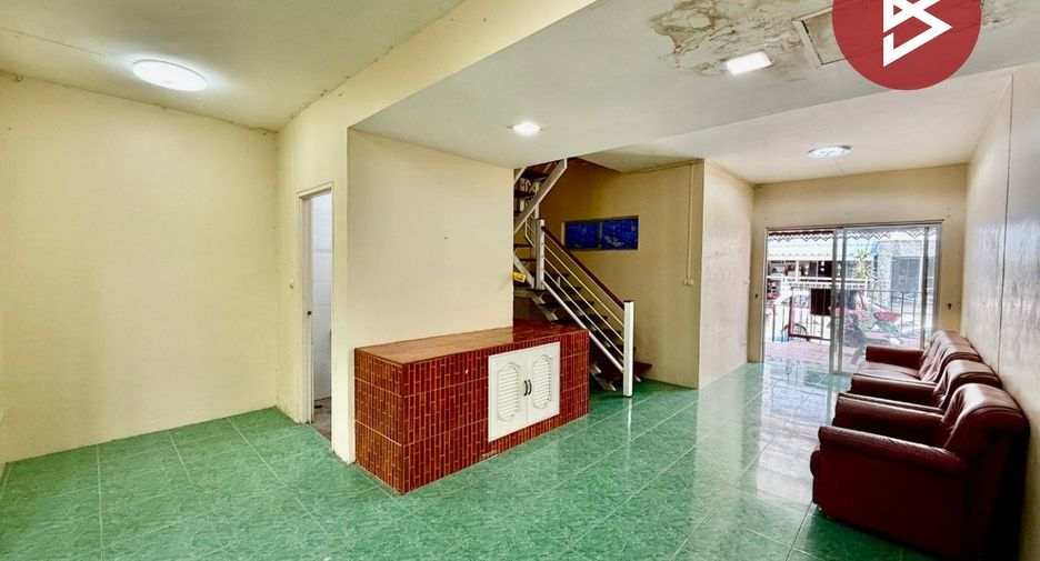 For sale 3 ベッドルーム townhouse in Sam Phran, Nakhon Pathom
