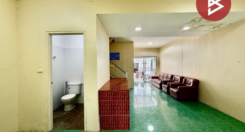 For sale 3 ベッドルーム townhouse in Sam Phran, Nakhon Pathom