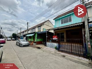 For sale 3 ベッドルーム townhouse in Sam Phran, Nakhon Pathom