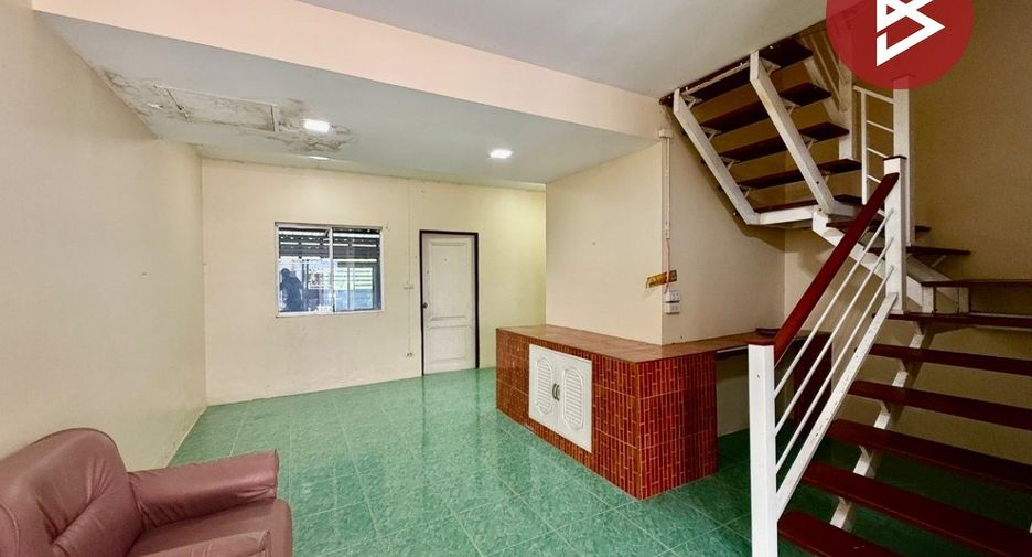 For sale 3 ベッドルーム townhouse in Sam Phran, Nakhon Pathom